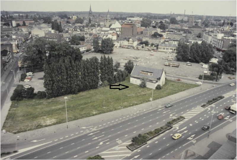 Boulevard 1945 Braakliggend terrein tussen Haaksbergerstraat. Van Loenshof. C.F. Klaarstraat en Zuiderhagen..jpg