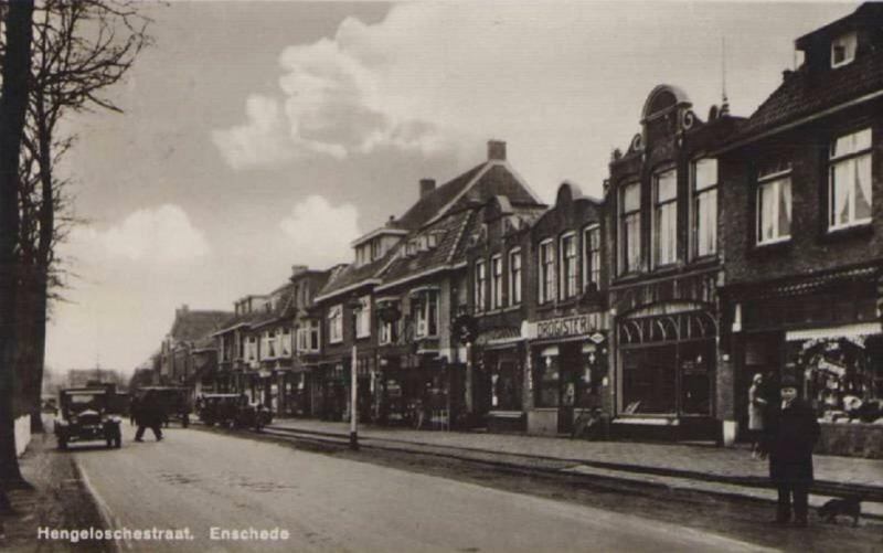 Hengelosestraat   vroeger de lange Huus later de winkels.jpg