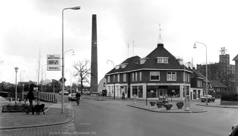 Ribbeltsweg 18 hoek Laaressingel met de Edo Bergsmabrug.jpg