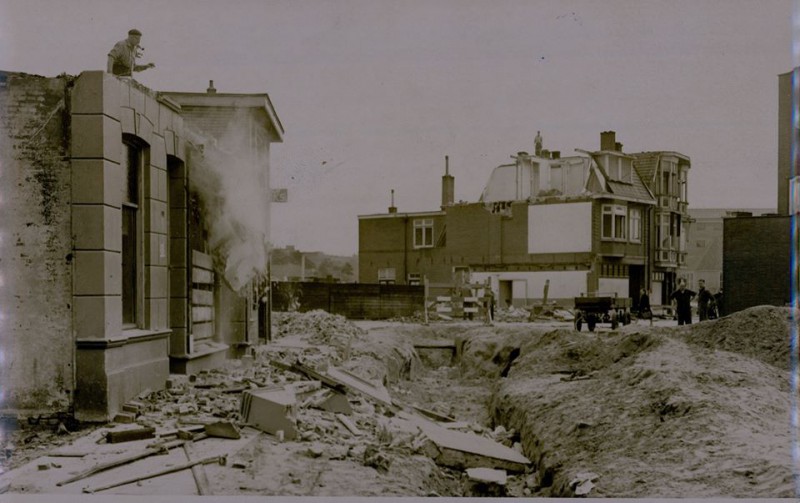 Willemstraat 15 sloop drogisterij De Gaper aug. 1958.jpg