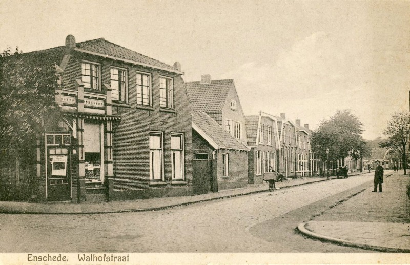 Walhofstraat 58 links vanaf Kottendijk.jpg