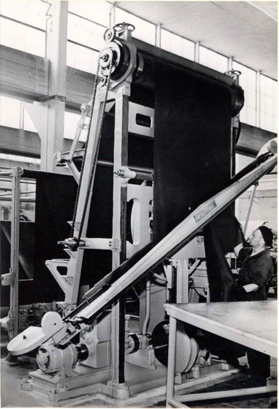 Binnenhaven Produktie van autobanden bij Autobandenfabriek fa. Vredestein 1950 (9).jpg
