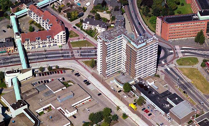 Koningstraat richting Haaksbergerstraat ITC toren en Dish hotel.jpg