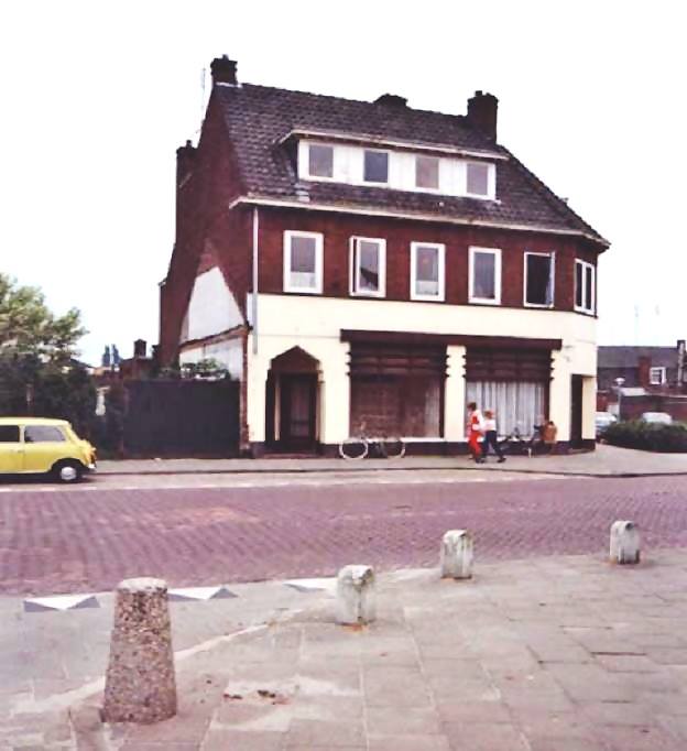 Roomweg 72-74 hoek Tollenstraat.jpg