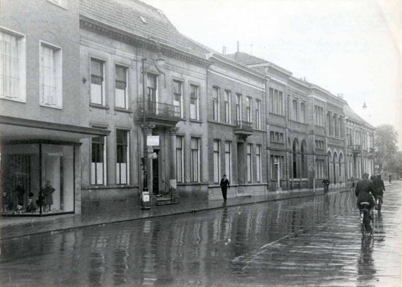 Langestraat 41-51 Cen A, janninkshuis De Societeit later Twentsche Schouwburg.jpg