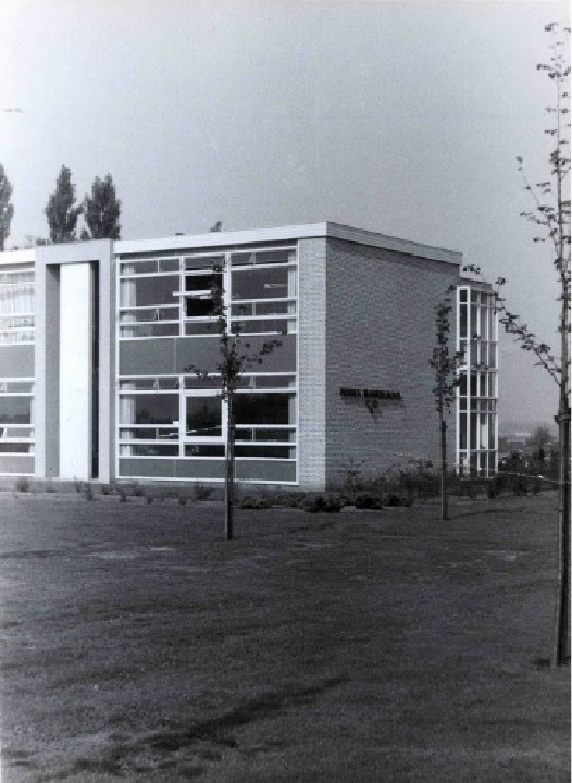 Adriaen van Ostadestraat hoek Gerard Doustraat  Prinses Beatrixschool voor C.V.O. 1960.jpg