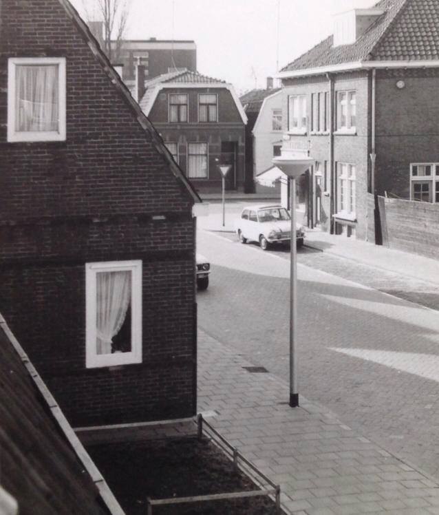 Renbaanstraat 54 richting Deurningerstraat Rechts op de hoek groenteboer Bargeman..jpg