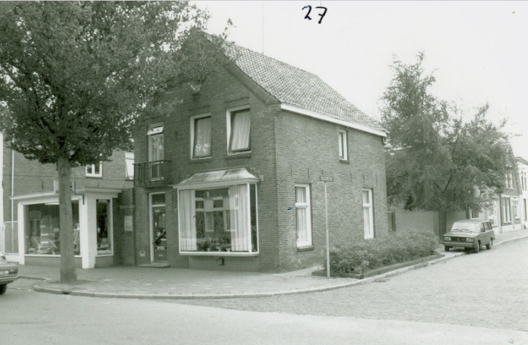 Wooldriksweg 27 woning winkel op de hoek met de Billitonstraat.jpg