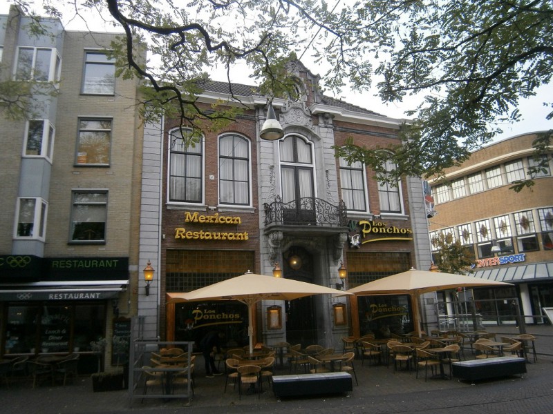 Korte Haaksbergerstraat 2 voormalig pand Apotheek Baurichter nu Mexican Restaurant Los Ponchos.JPG