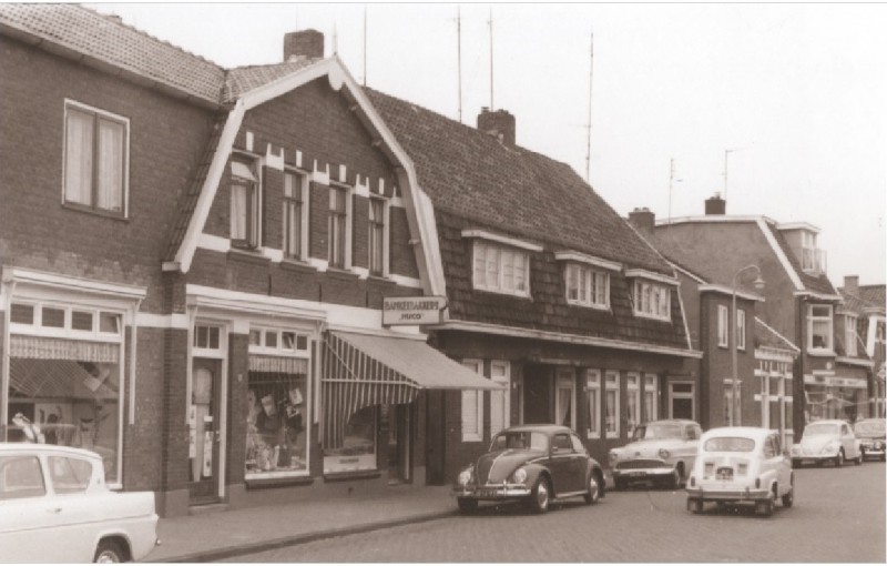 Zwedeweg 30 woningen en winkels, met o.a. banketbakkerij HUCO 1967.jpg