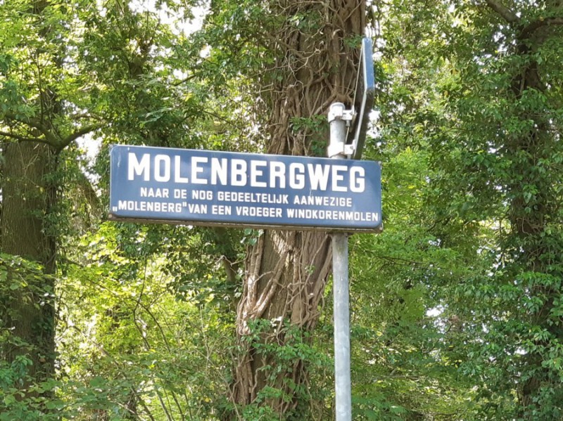 Molenbergweg straatnaambord.jpg