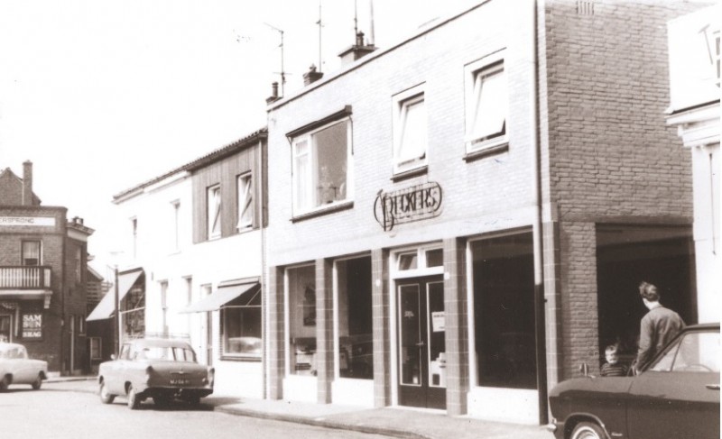 Pluimstraat 9-13 Voorzijde winkels, o.a. Beckers en de Viersprong 1967.jpg