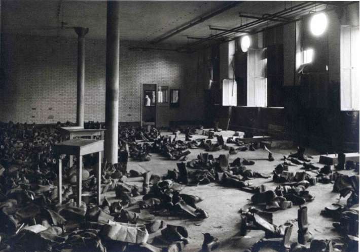 Goolkatenweg Textielfabriek Rigtersbleek, opslagplaats schoeisel gesneuvelden WO2 .1-4-1945.jpg