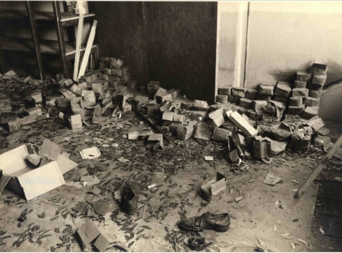 Goolkatenweg Textielfabriek Rigtersbleek, schoenbeslag gesneuvelden WO2 oorlog .1-4-1945.jpg