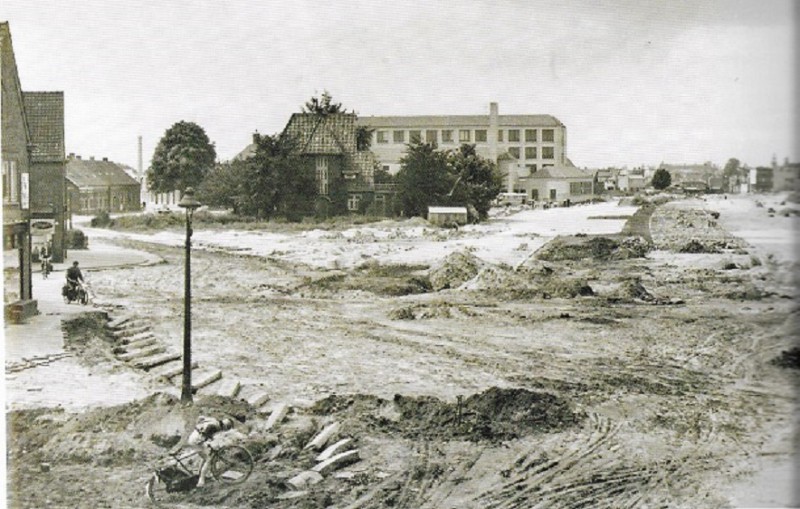 Rietmolenstraat links Hoogstraat rechts villa Kors van de kwekerij.jpg