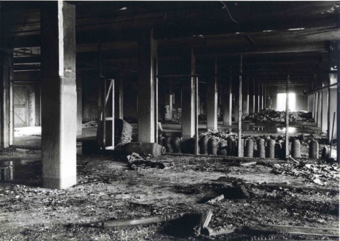 Goolkatenweg Rigtersbleek na de bevrijding, uitgebrand magazijn 1-4-1945.jpg