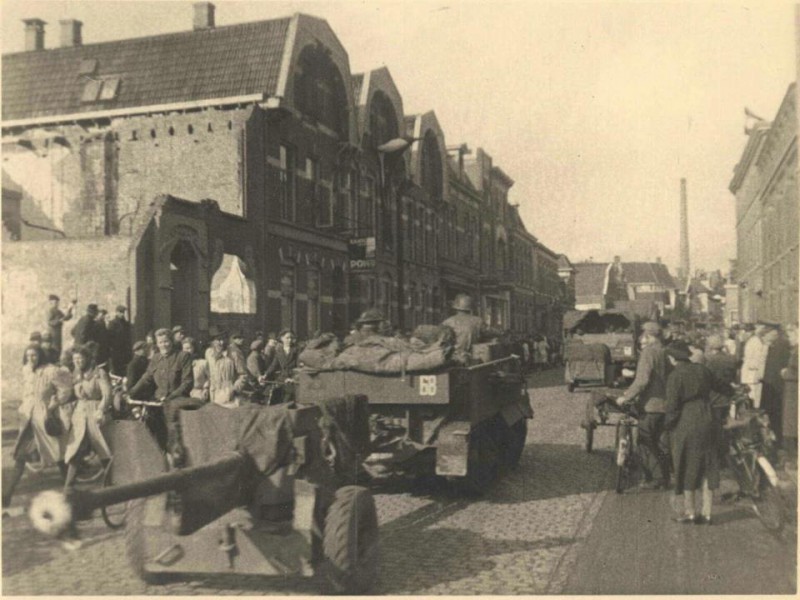 Haaksbergerstraat 65-67 rechts de fabriek van Scholten, nu staat daar het MST.jpg