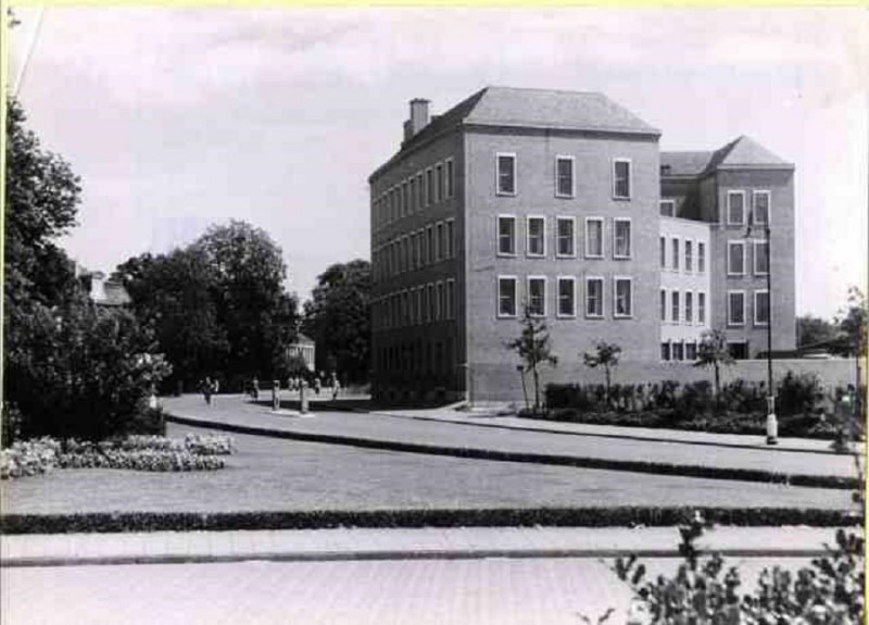 Hengelosestraat 75 fortuinplein met belastingkantoor1943.jpg