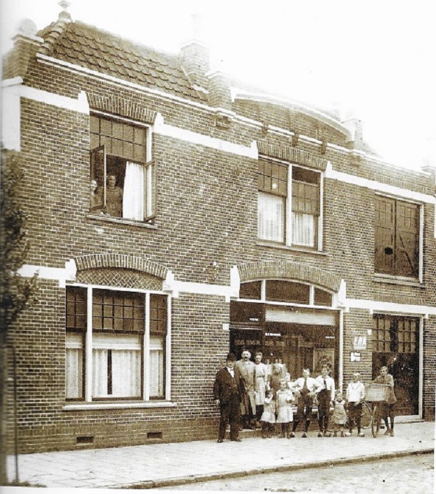 Deurningerstraat 52 B.A. Bennink Koloniale waren.jpg