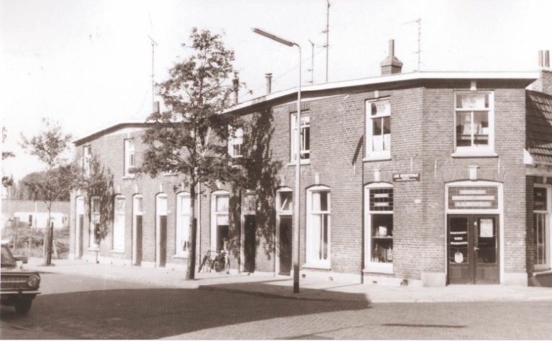 Lage Bothofstraat 247 winkel van A.A. Berfelo IJzerwaren en Gereedschappen 1967.jpg