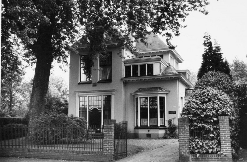 Haaksbergerstraat 236 gemeentelijk monument. De Stadsvilla is in 1912 ontworpen voor en door de architect H. Reijgers.jpg