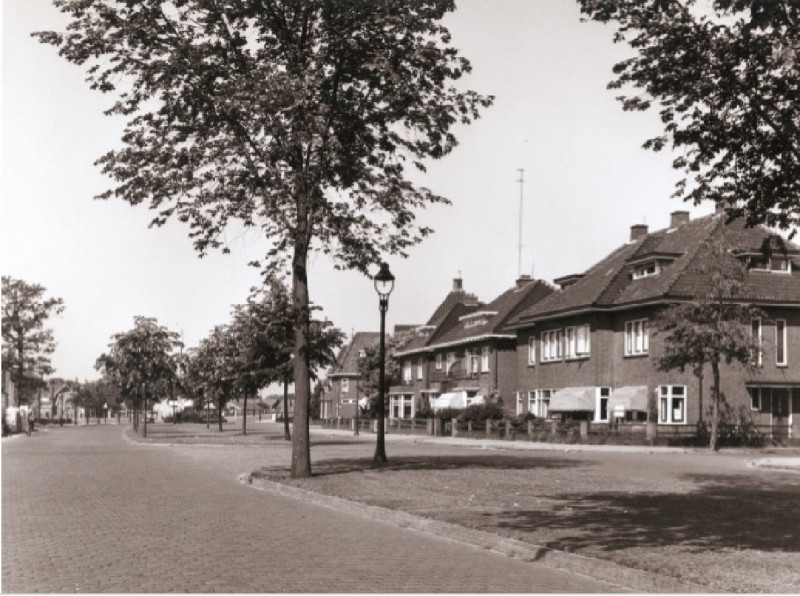 Varviksingel 202 hoek J.P. Sweelinckstraat.  1955.jpg