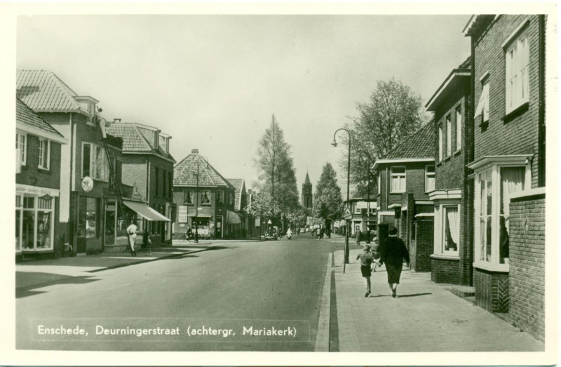 Deurningerstraat 119 links sigarenwinkel A.H. Grijsen en 121 Eeuwige Lente.jpg