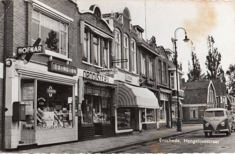 Hengelosestraat 154 't Wonder. 156 Corona. 158 drogisterij Engels. 160 A.Loos sagarenmagazijn en postagentschap.jpg