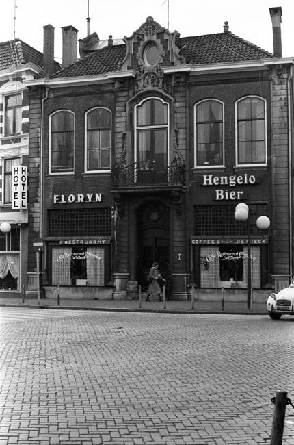 Haaksbergerstraat 2 hoek Brammelerstraattraat De Wieck vroeger Apotheek Baurichter nu restaurant Los Ponchos.jpg