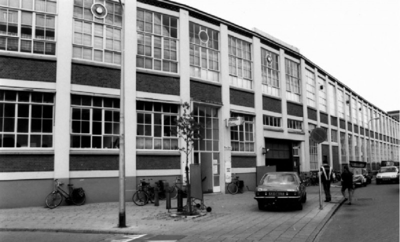 Blekerstraat 96 complex P.J. Blom. Eerste Nederlandsche fabriek voor boorden,manchetten,overhemden..jpg