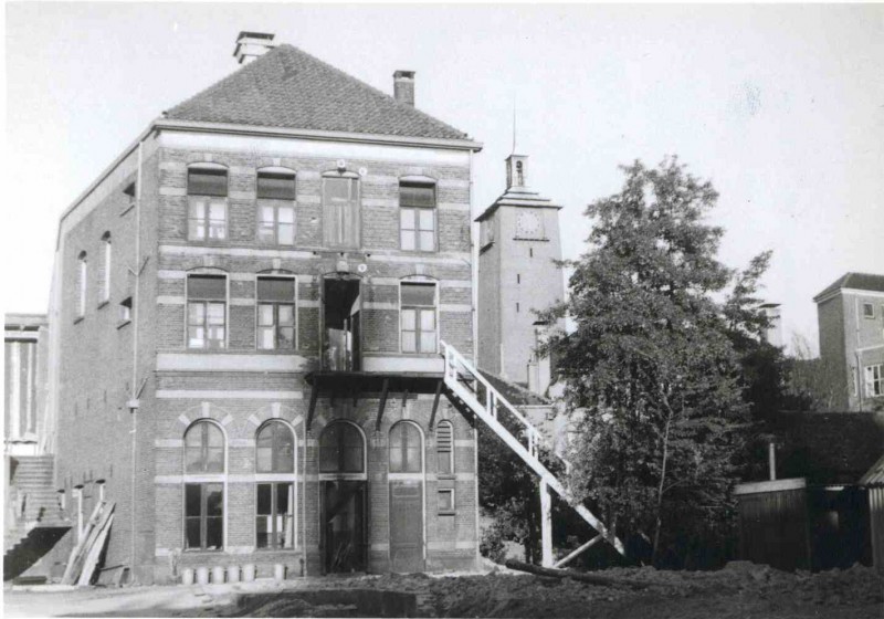 Walstraat 20  Achterzijde van de Grote Sociëteit aan de Langestraat 49 , met brandschade 7-9-1953..jpg