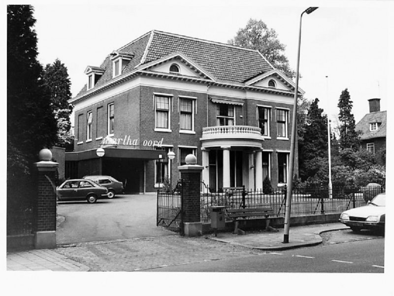 Marthalaan 5 Stadsvilla Martha Oord vroeger bewoond door fabrikant B.J. Blijdenstein...jpg