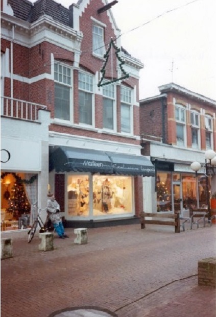 Korte Haaksbergerstraat 40 winkel Marileen (exlusieve lingerie). vroeger pand bakkerij Boelens..jpg