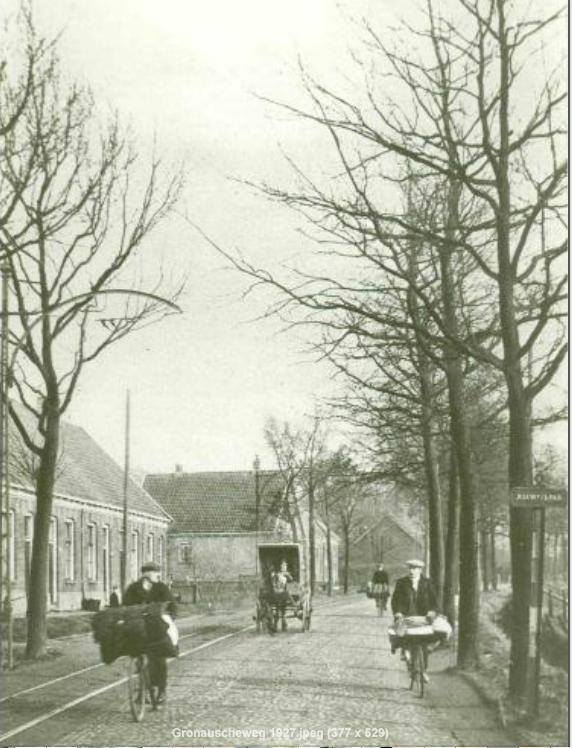 Gronausestraat vroeger Gronauschenweg transportfietsen.jpg
