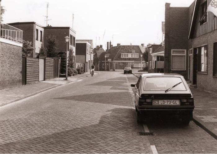 Ribbeltsweg 30-34 rechts gezien vanaf de Laaressingel 1986.jpg