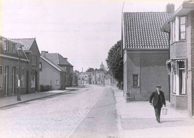 Brinkstraat 165-167 halverwege links de Semarangstraat. juli 1943.jpg