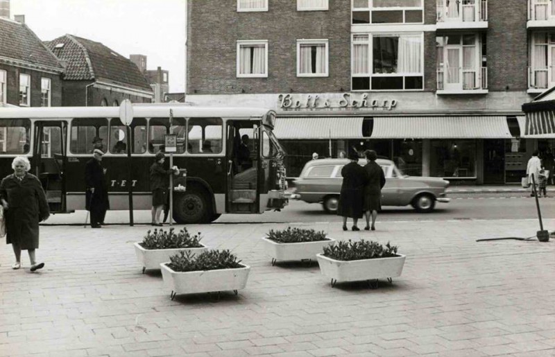 van loenshof Boll en Scharp nu Scapino. bus.jpg