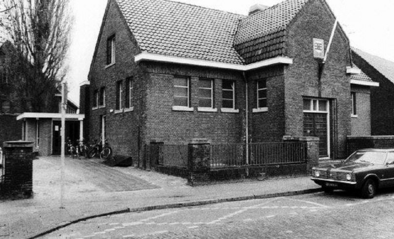 Tulpstraat 65 badhuis.jpg