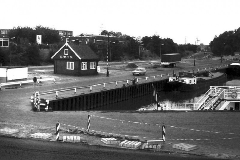 Hendrik ter Kuilestraat Haven gebouwtje samenwerkingsverband van twentse transportbedrijven.S.W.T.S 1975.jpg