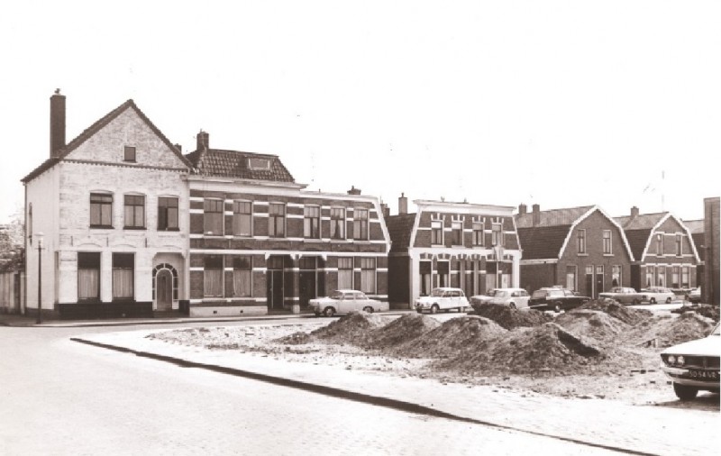 Wagelerstraat 22 links hoek Wagelerdwarsstraat 15-4-1974.jpg