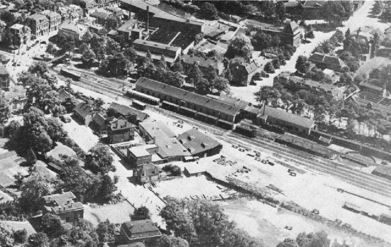 Goederenloodsweg S.S. bij Hengelosestraat  stationsemplacement luchtfoto 1932.jpg