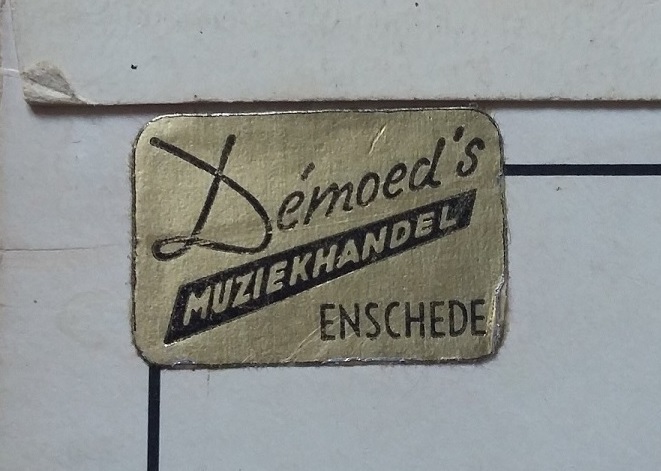 Demoed's Muziekhandel platensticker.jpg