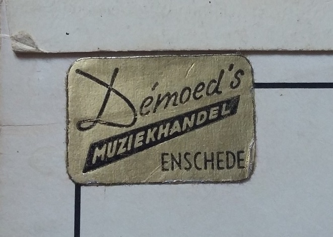 Demoed's Muziekhandel platensticker.jpg