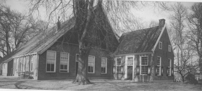 Verwooldsweg 26 Boerderij Het Verwoold, bewoond door de fam. Rutbeek - Nijhuis 1955.jpg