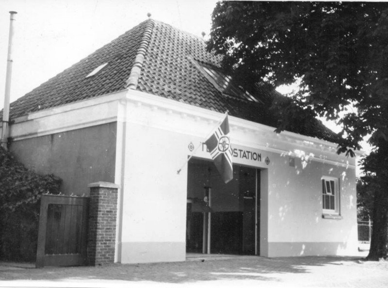 van Galenstraat 6 voormalig koetshuis in 1959 opening ANWB technostation.jpg