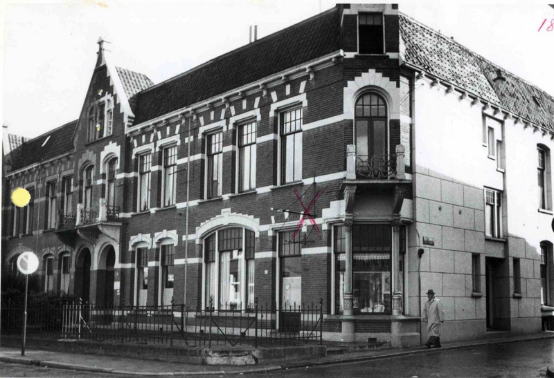 Molenstraat 30 Hoek Kloosterstraat 1954.jpg