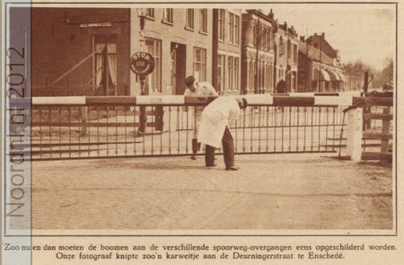 Deurningerstraat 64 spoorwegovergang.jpg