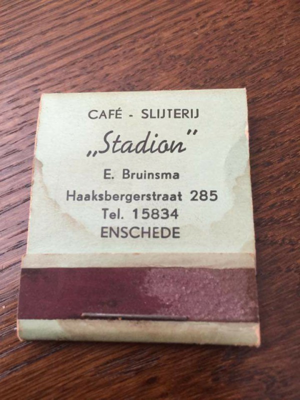 Haaksbergerstraat 285 E. Bruinsma cafe slijterij Stadion lucifers.jpg