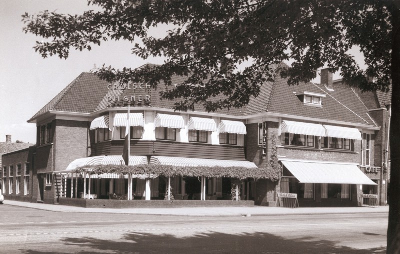 Hengelosestraat 200 Parkhotel op de hoek Westerstraat 1957.jpg