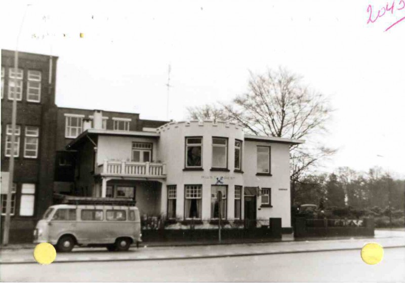 Hengelosestraat 222  Hoek Roessinghsbleekweg pand Gez. Borst 1970.jpg